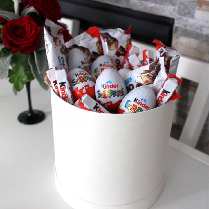 Коробка с киндерами  в Нячанге